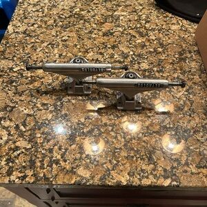 Independent 144 Hollow Stage 11 Skateboard Trucks